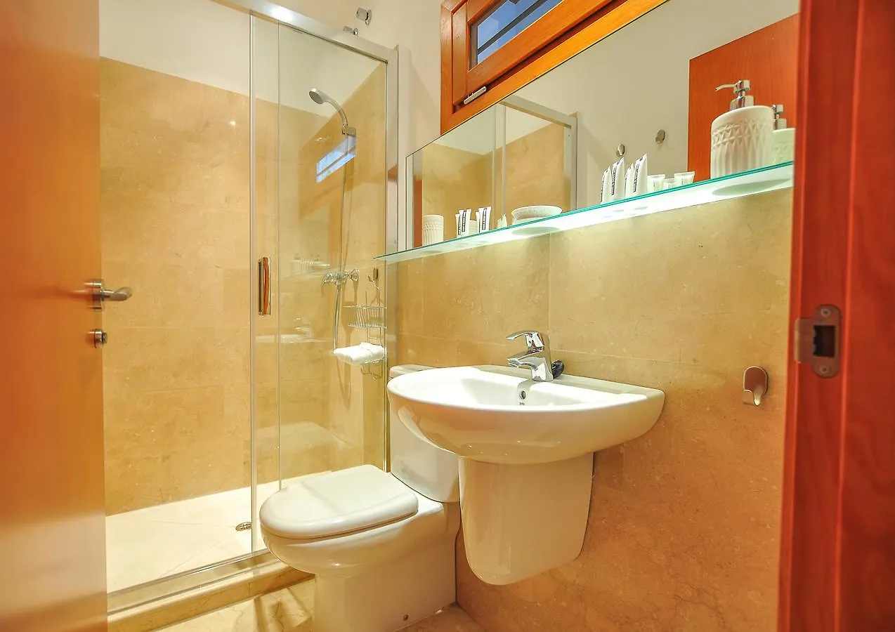 Renthas Vid Loft Apartment Malaga Spain