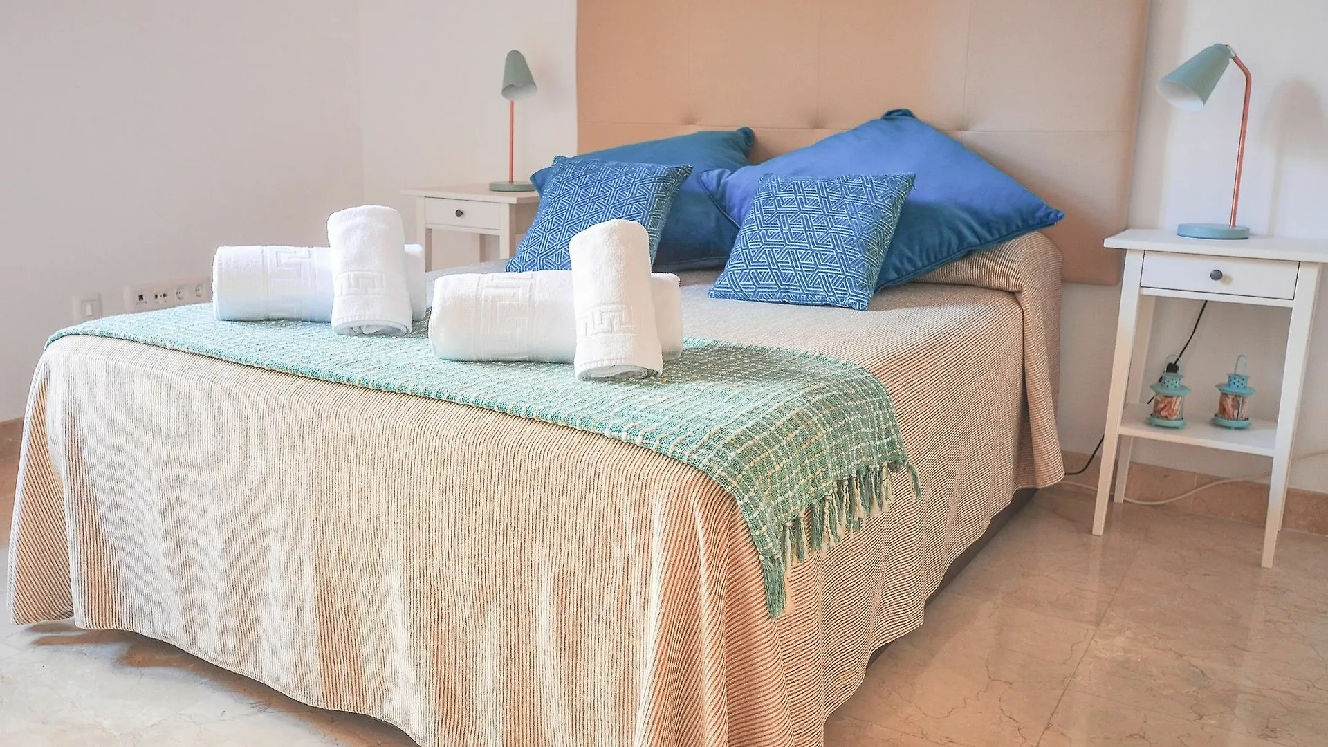 Renthas Vid Loft Apartment Malaga