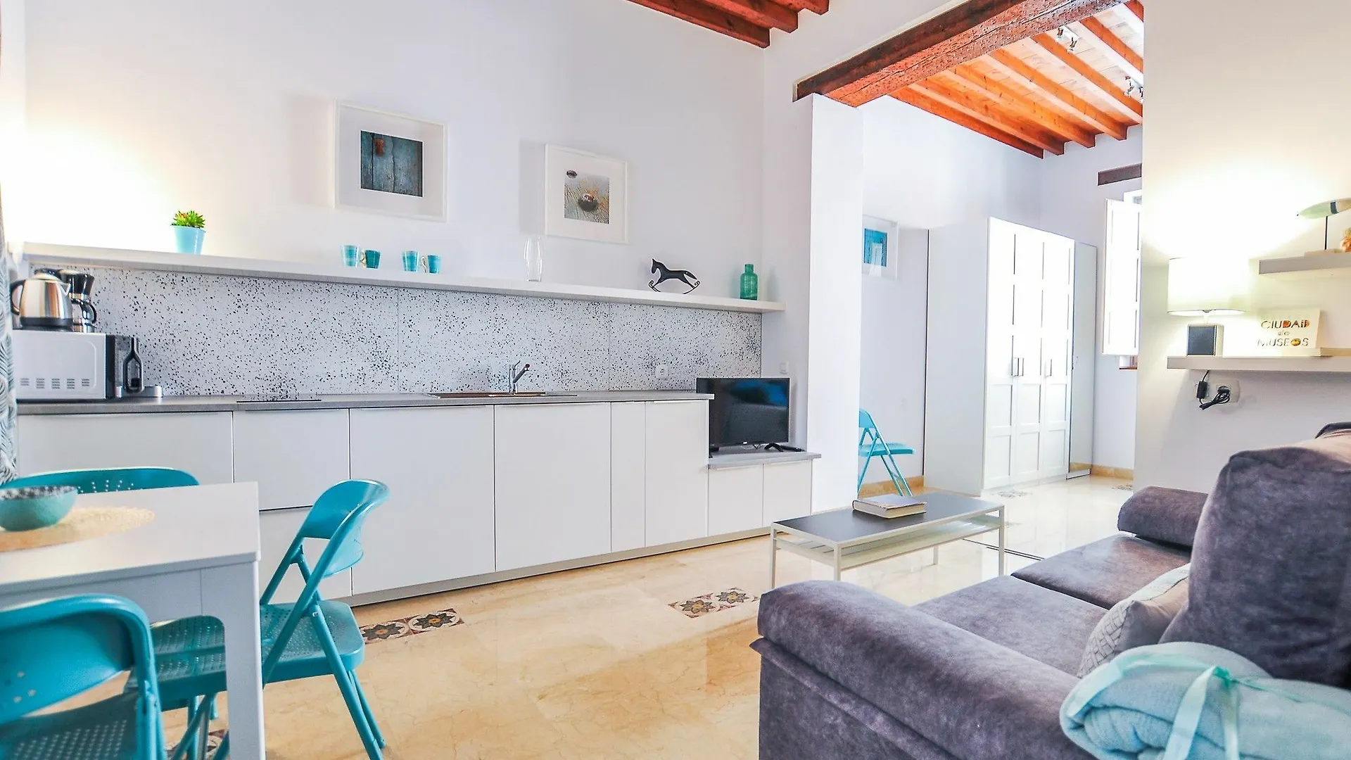Renthas Vid Loft Apartment Malaga
